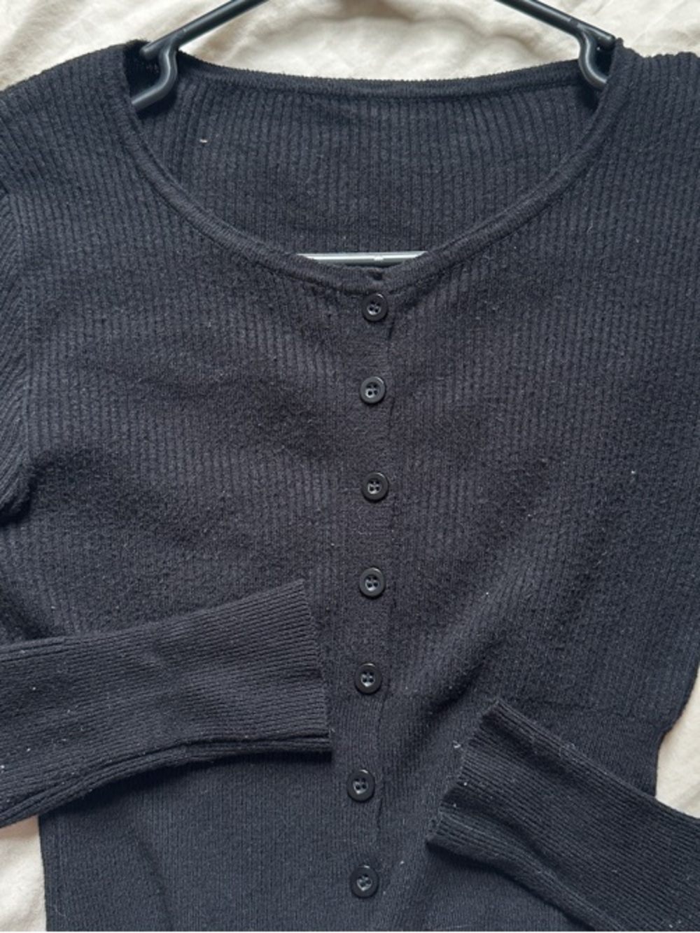 Black Ribbed Button-Front Cropped Cardigan - Picture 4 of 4